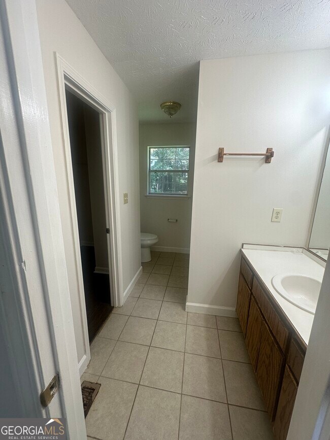 Foto del edificio - 253 Whitney Ln