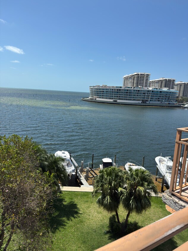 Foto principal - 1632 S Bayshore Ct