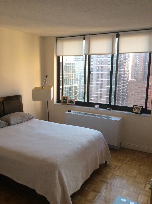Building Photo - 225 East 95th street
