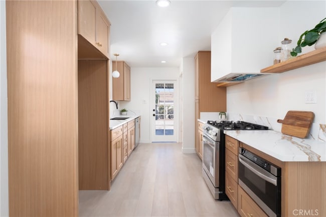 Building Photo - 13203 Lakewood Blvd