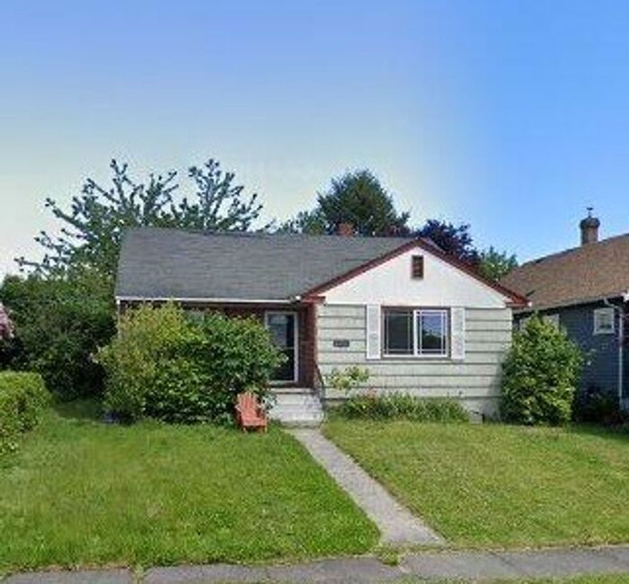 Primary Photo - Exceptional 4 bedroom, 1 3/4 bath Two-Stor...