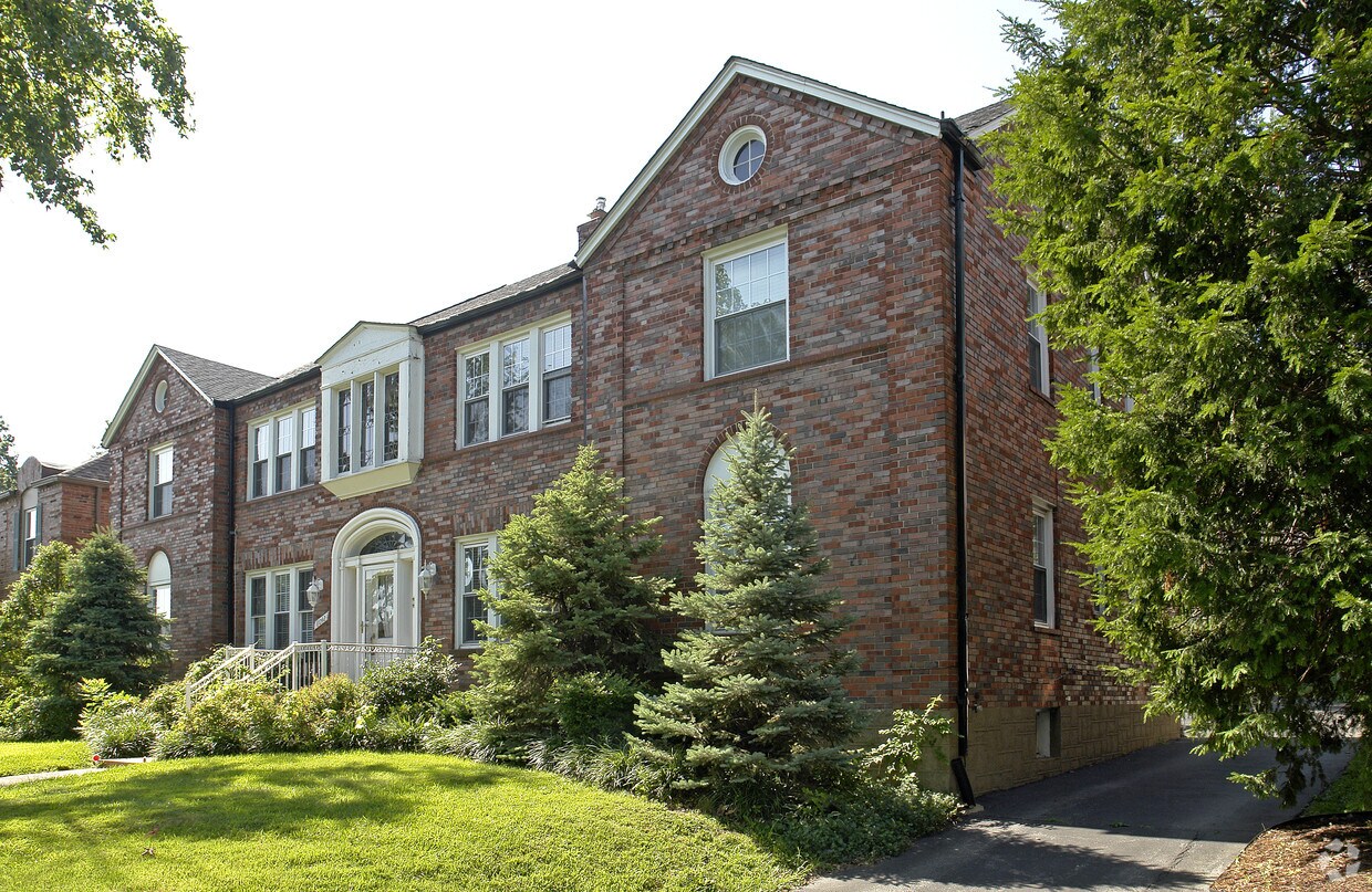 8042 Delmar Blvd, University City, MO 63130 Apartments in University