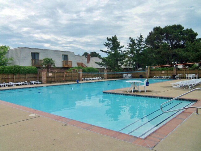 Foto del edificio - READY 06-11-26!! Fantastic Condo By The Beach! Fenced Patio - All Appliances - Community Pool!