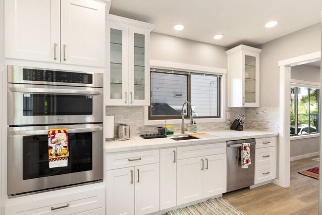 Building Photo - 4042 1st Ave NE