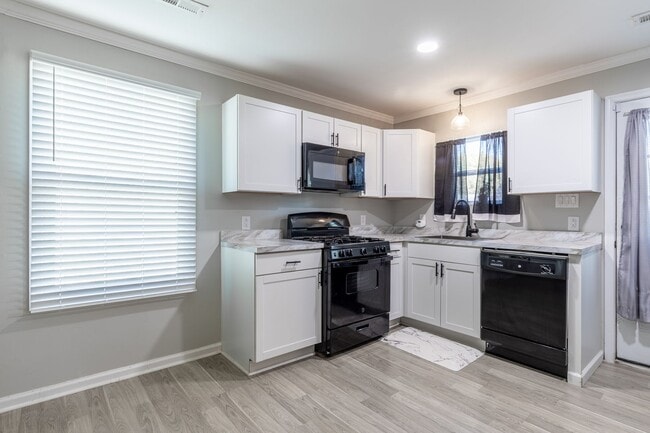 Building Photo - Welcome to this charming home in Newport News "ASK ABOUT OUR ZERO DEPOSIT"