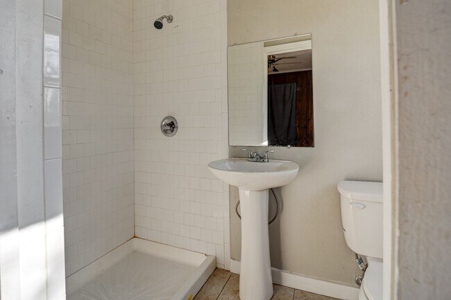 Building Photo - Freshly Updated House (Updated Pictures Coming Soon)