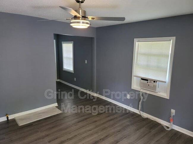 Building Photo - 1315 Breedlove St