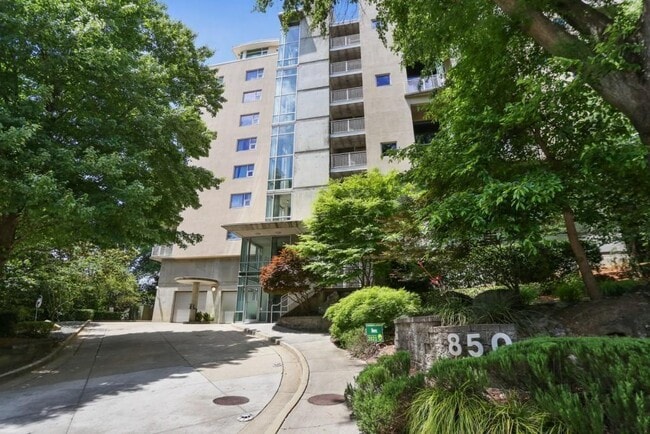 Foto del edificio - 850 Ralph McGill Blvd NE