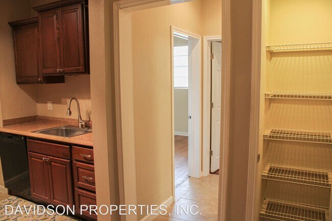 Building Photo - 2 br, 1 bath House - 3901 N New Braunfels