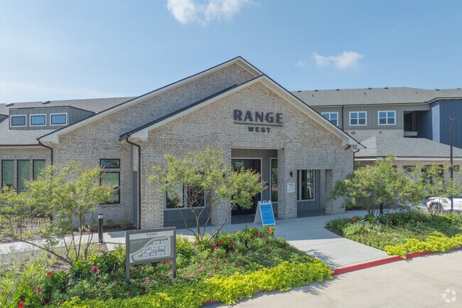 Centro de arrendamiento - Range West