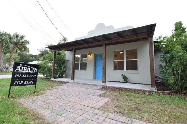 Foto del edificio - 2922 E Washington St