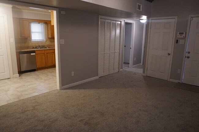 Foto del edificio - 65 Sycamore Cir