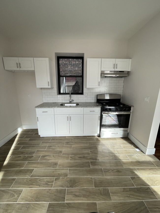 Unit 3R - 206 Bayview Ave
