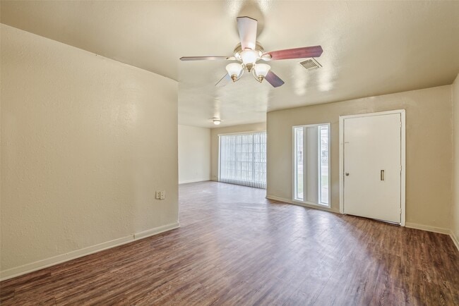 Building Photo - 5503 S Acres Dr