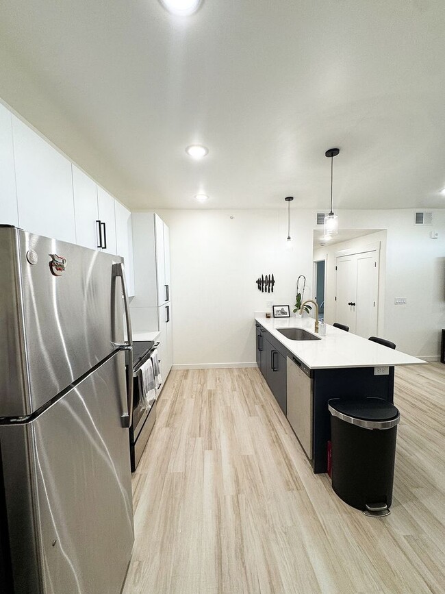 Building Photo - Beautiful Condo For Rent In Rexburg!