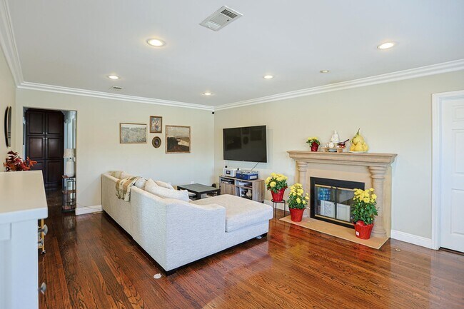 Foto del edificio - 313 E 11th St