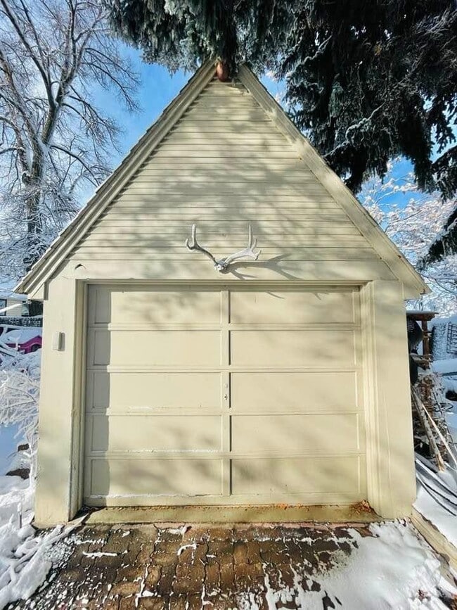 Building Photo - 483 Boulevard