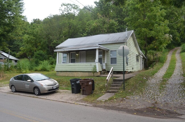 Building Photo - 204 Madison St