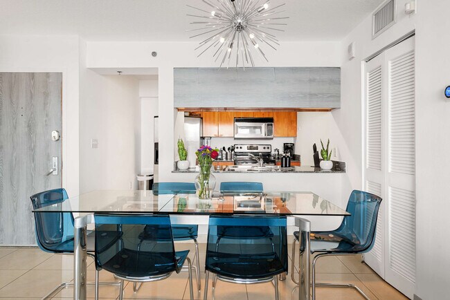 Foto del edificio - 1 SE 12th St