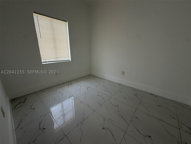 Foto del edificio - 111 SW 11th St