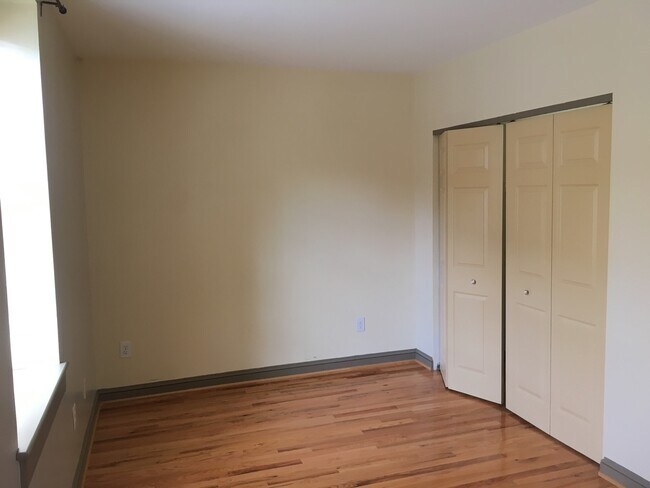 front bedroom closet1 - 1604 Lancaster St