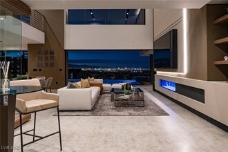 Building Photo - 810 Dragons Eye Dr