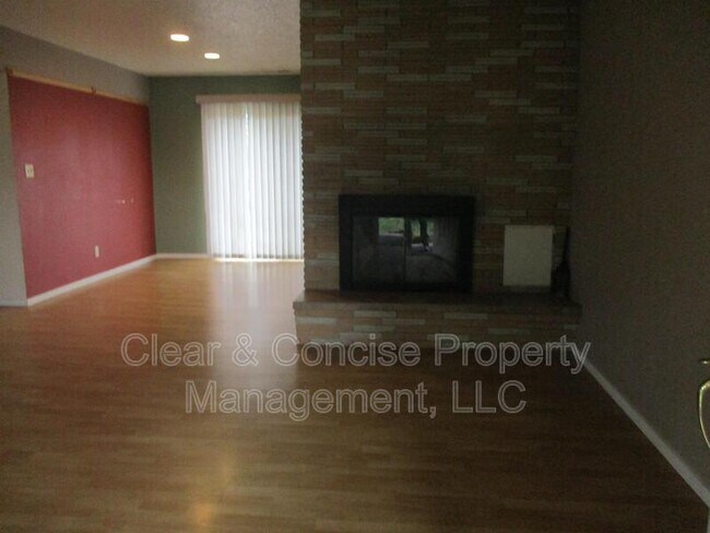 Foto del edificio - 4780 Cody Ave