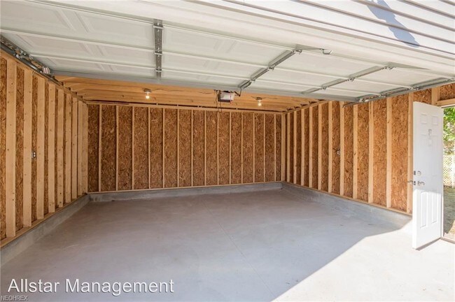Building Photo - 3285 Silsby Rd