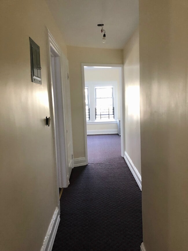 Building Photo - 9524 Van Wyck Expy