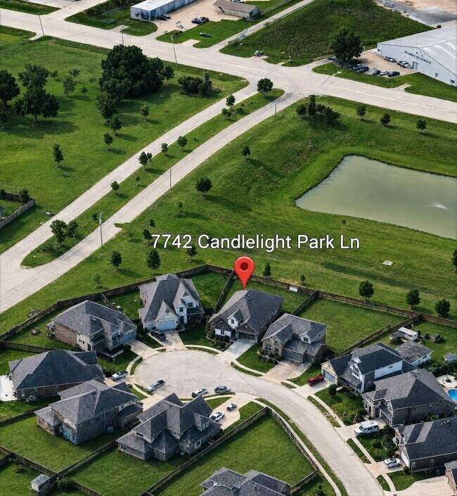 Foto del edificio - 7742 Candlelight Park Ln
