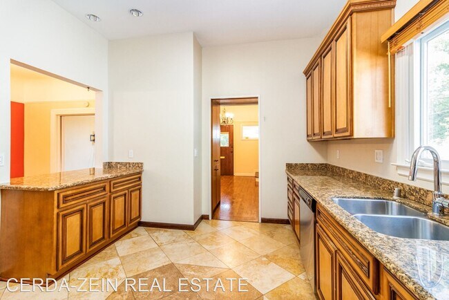 Building Photo - 3 br, 2.5 bath House - 2159 CLINTON AVE
