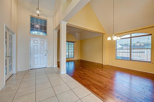 Building Photo - 26031 Crestford Park Ln