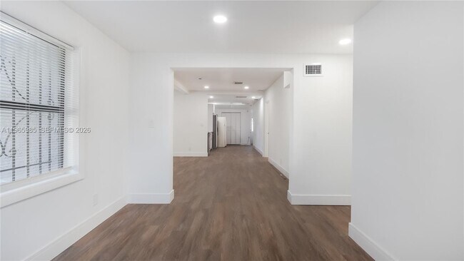 Foto del edificio - 223 SW 1st Ct