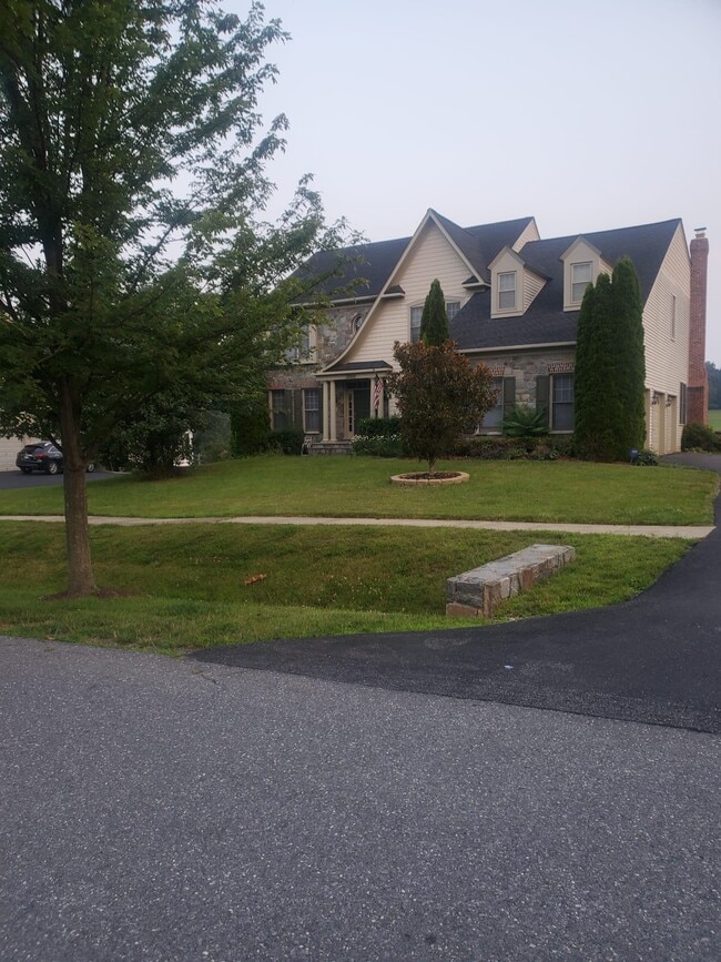 House - 12009 Tregoning Plz