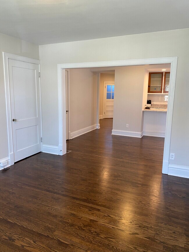 Foto del edificio - 4927 Lindenwood Ave