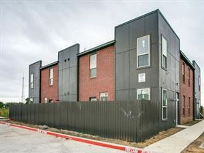 Foto principal - Modern Townhome for rent in Hurst!