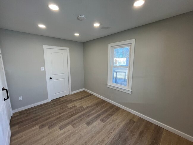 Building Photo - 2319 G Ave