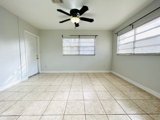 Foto del edificio - 35 E Winter Park St Unit 35B