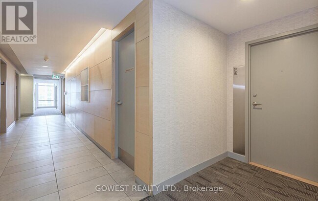 Photo du bâtiment - 1807 - 4K SPADINA AVENUE