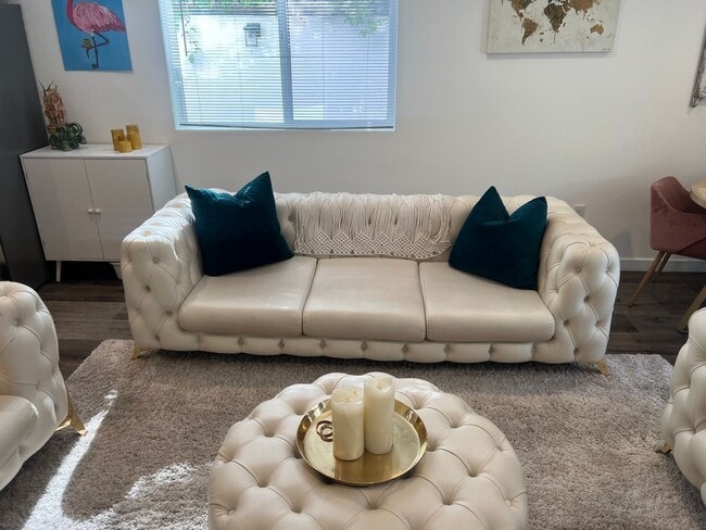 Building Photo - 1119 N Berendo St