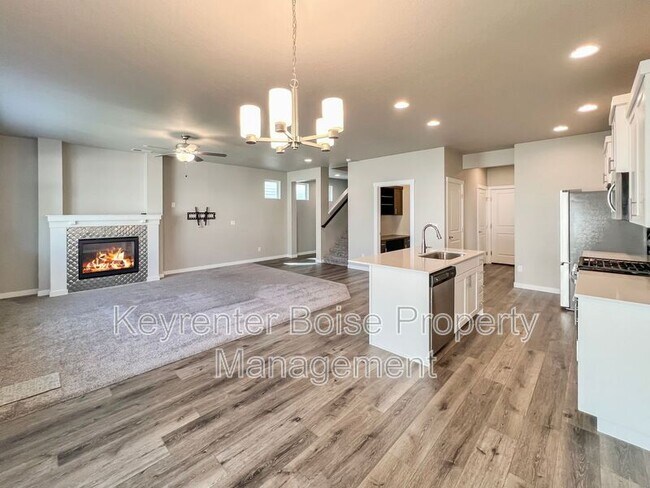 Building Photo - 4084 E Blueberry St