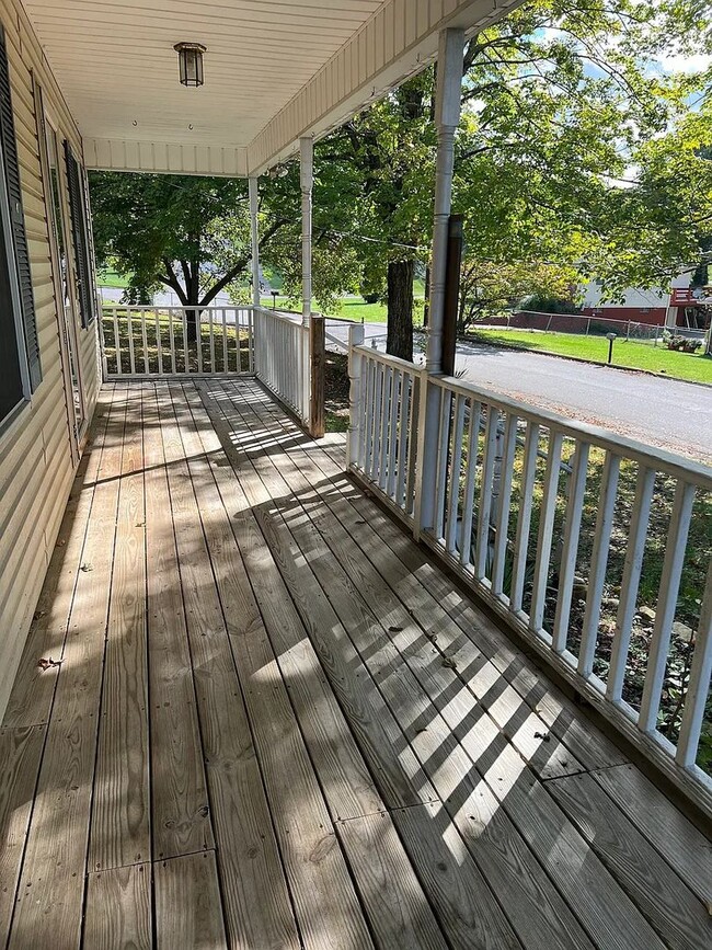 Building Photo - Charming Single Family Home in the Heart of Elizabethton