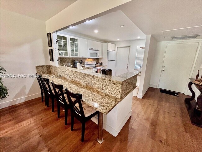 Building Photo - 3051 S Palm Aire Dr