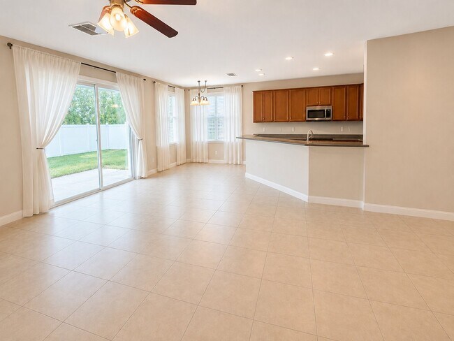 Foto del edificio - 136 Pine Arbor Cir