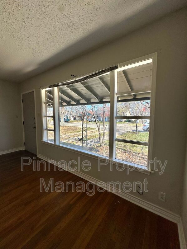 Building Photo - 1521 Kenwood Dr