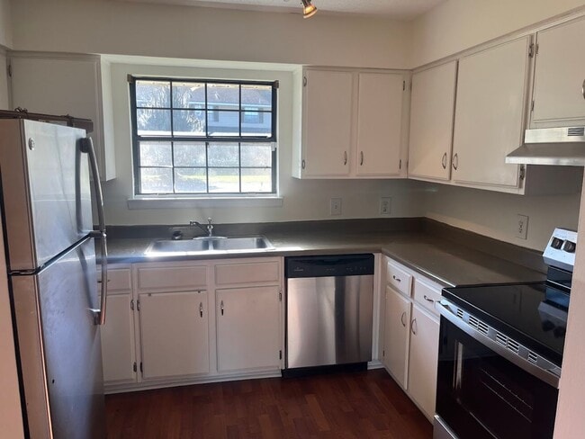 Foto del edificio - Available now. Beautiful 2 BR/1.5 BA Condo with Marsh View! BOAT RAMP AND BOAT PARKING! WATER/SEW...