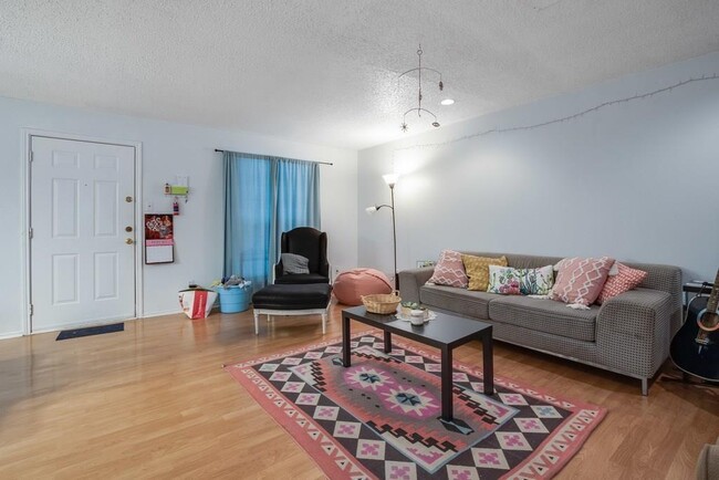 Building Photo - 2401 Leon St