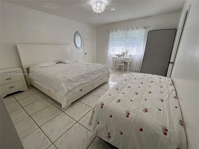 Foto del edificio - 1351 SW 70th Ave