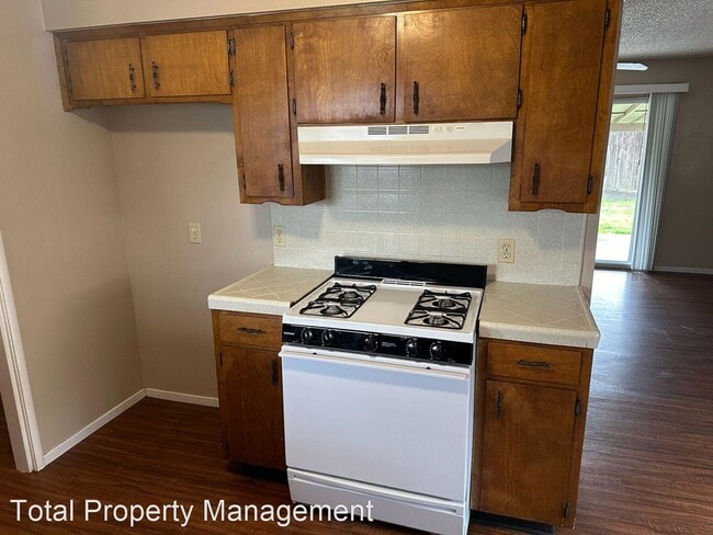 Building Photo - 3 br, 2 bath House - 525 S. Vista St