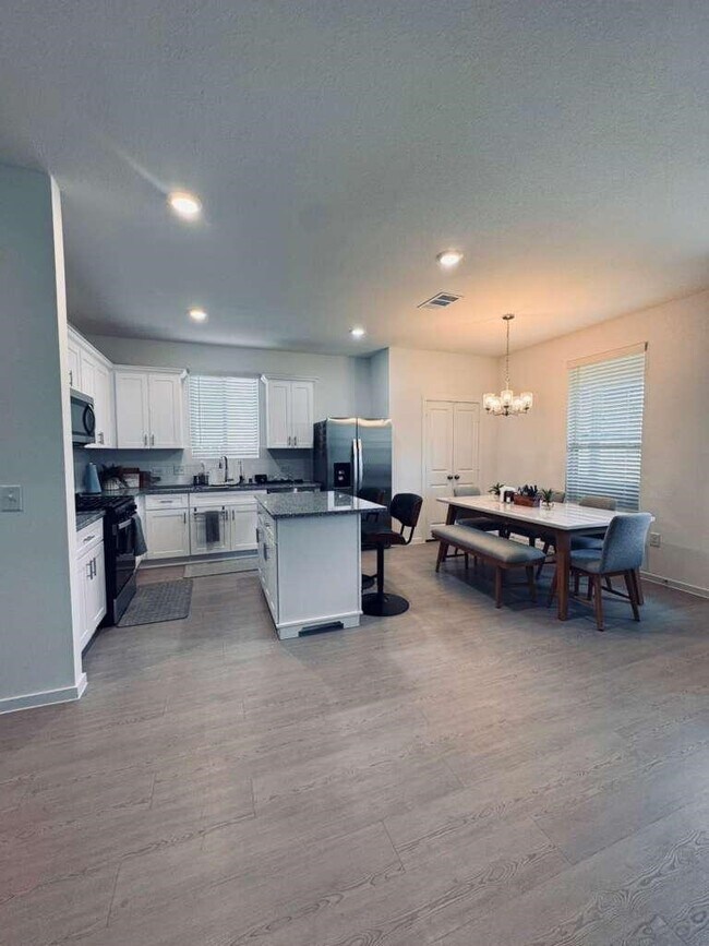 Foto del edificio - 15337 Dapple Blf Ln